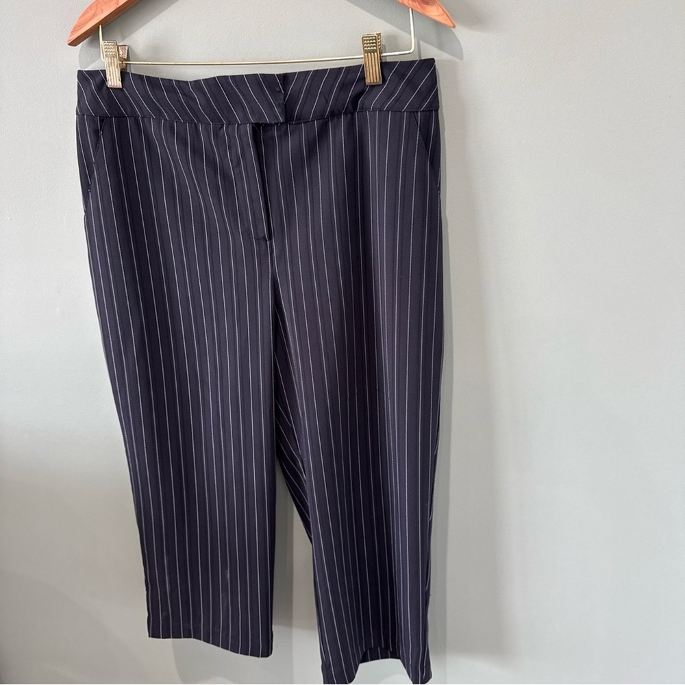 Tail Womens Black Pinstripe Cropped Pant Capri Size 10 Golf Outdoor Performance - Picture 2 of 13